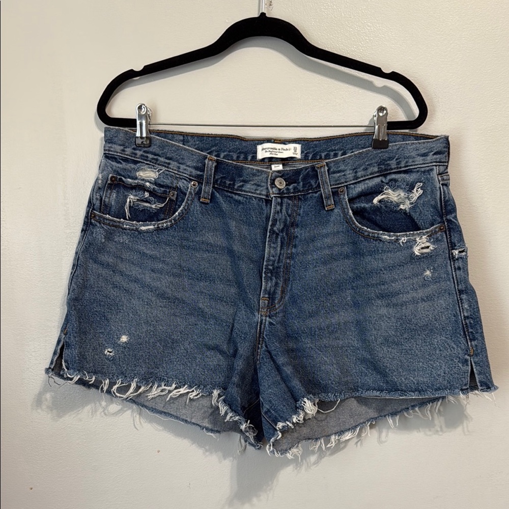 Abercrombie and Fitch The Boyfriend Short Mid Rise Curve Love Denim Shorts 33/16